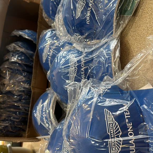 ASTON MARTIN CAP - Picture 9 of 9